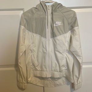 Nike Women's Windrunner Jacket size XS